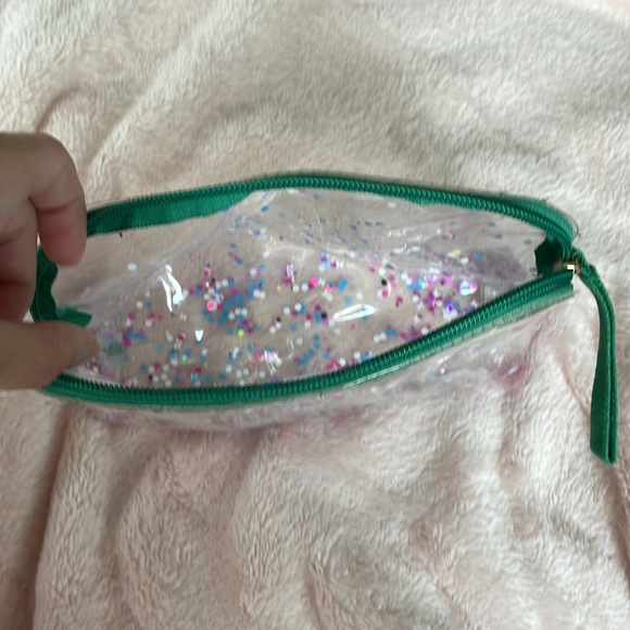 Mario Badescu clear travel case with shakeable glitter - Picture 4 of 4